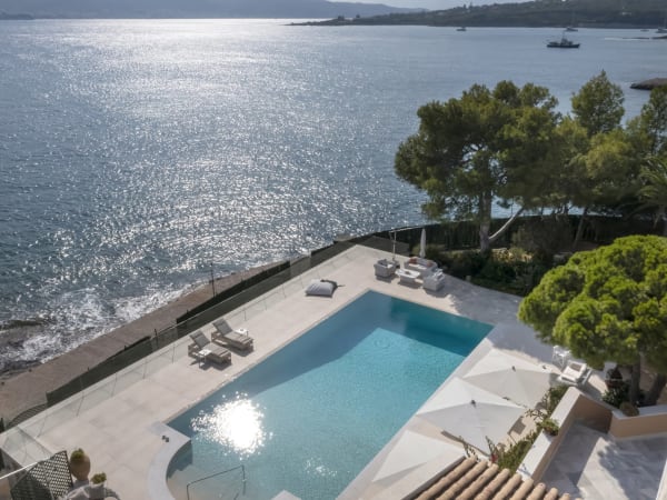 The pool, the sea...